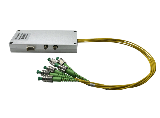 2×4 MEMS保偏光開關(guān)（帶SMA口）產(chǎn)品實(shí)拍